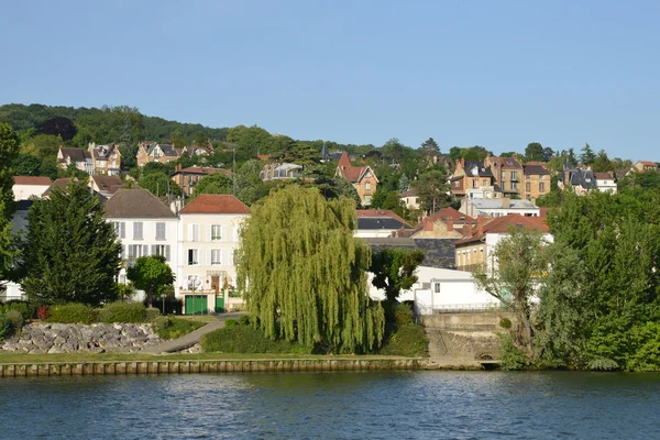 Frankrijk, de pittoreske stad triel sur seine — Stockfoto