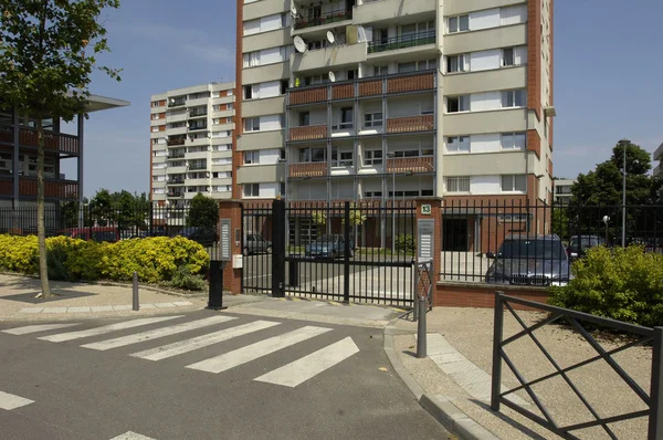 Francia, la pintoresca ciudad de Les Mureaux — Foto de Stock