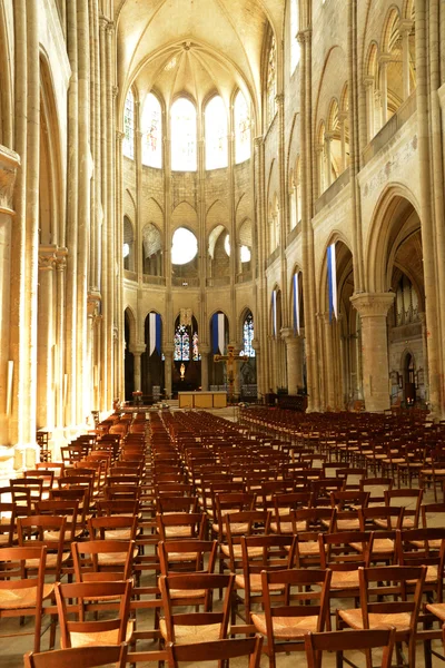 Francia, la pintoresca ciudad de Mantes la Jolie — Foto de Stock