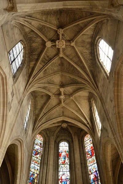 Francia, la pintoresca iglesia de Magny en Vexin —  Fotos de Stock