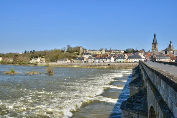 Francia, pintoresca ciudad de La Charite sur Loire en Bourgogne —  Fotos de Stock