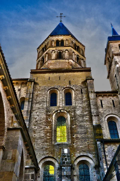 Frankrike, pittoreska staden av Cluny i Saone et Loire — Stockfoto