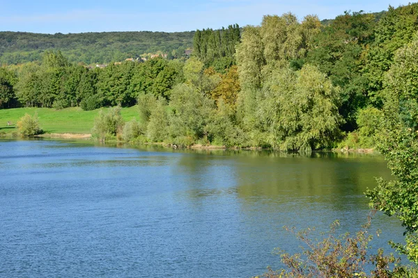 Ile de France, schilderachtige stad van Vernouillet — Stockfoto