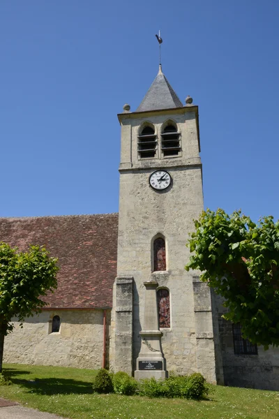 Francia, pintoresco pueblo de ronquerolles — Foto de Stock