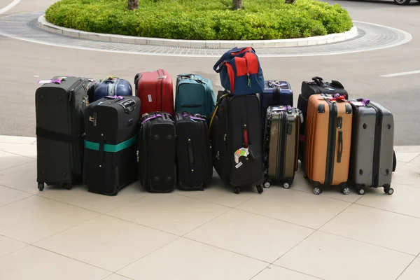 Croatia; suitcases in front of an hotel in Split in Balkan — Stock Photo, Image