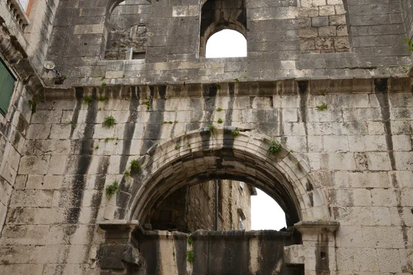 Хорватия - живописный и исторический город Сплит на Балканах — стоковое фото