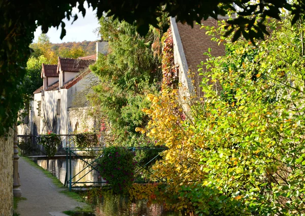 シュヴルーズの美しい村、フランス — ストック写真