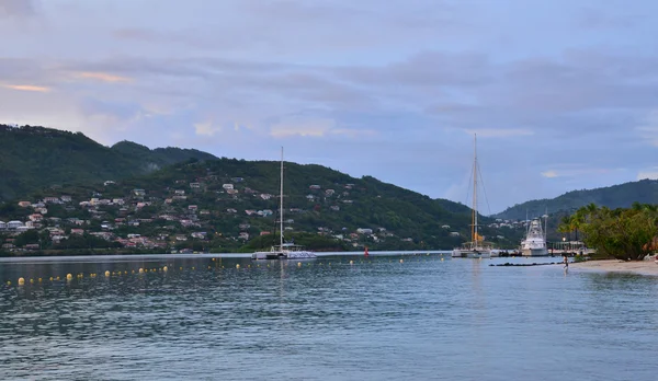 Martinique, schilderachtige stad van Sainte Anne in West-Indië — Stockfoto