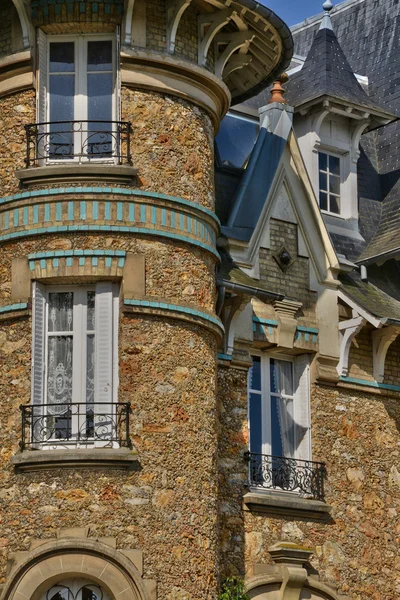 Francia, la pintoresca ciudad de triel sur seine — Foto de Stock