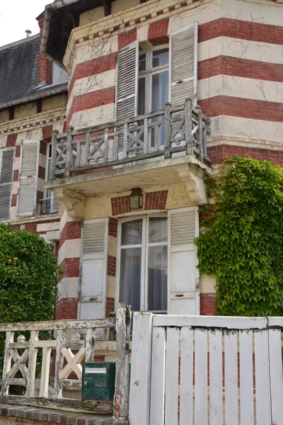 Normandie, de schilderachtige stad van Cabourg in de zomer — Stockfoto