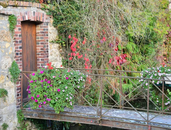 Francia, el pintoresco pueblo de Chevreuse — Foto de Stock