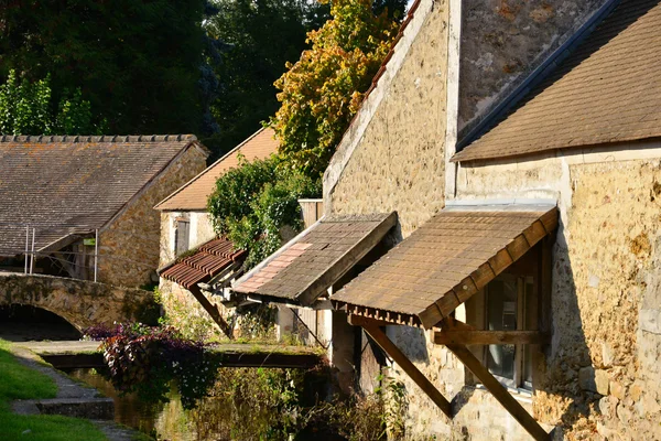 Francia, el pintoresco pueblo de Chevreuse — Foto de Stock