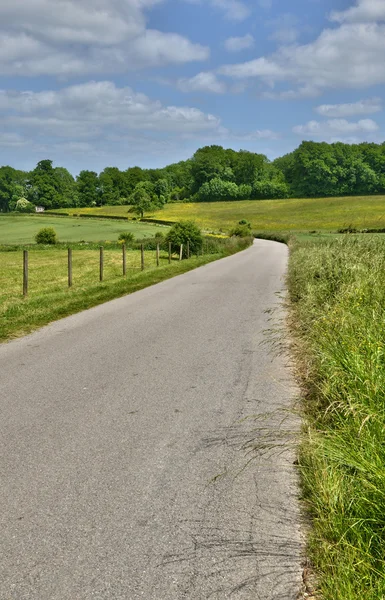 Ile de france, malerisches Dorf brueil en vexin — Stockfoto