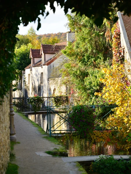 Francia, il pittoresco villaggio di Chevreuse — Foto Stock