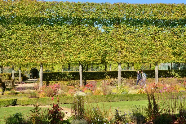 Ile de France, o jardim de Petit Trianon no Palácio de Versalhes — Fotografia de Stock