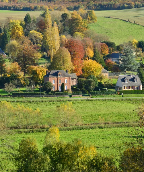 Normandie, das malerische dorf rosay sur lieure — Stockfoto