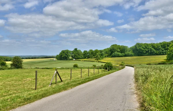 Ile de france, malerisches Dorf brueil en vexin — Stockfoto