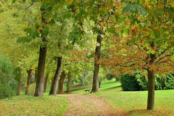 Francia, il pittoresco parco Messonier di Poissy — Foto Stock