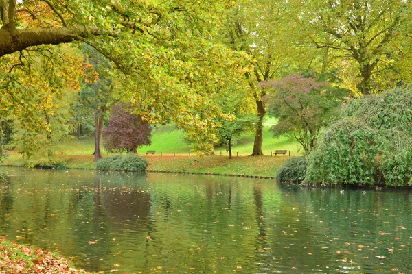 França, o pitoresco parque Messonier de Poissy — Fotografia de Stock