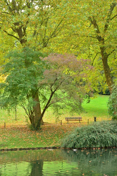 França, o pitoresco parque Messonier de Poissy — Fotografia de Stock