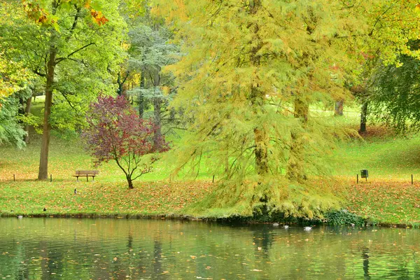 França, o pitoresco parque Messonier de Poissy — Fotografia de Stock