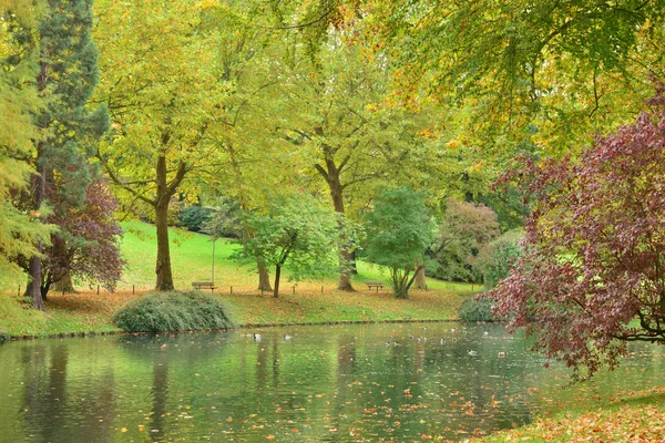 França, o pitoresco parque Messonier de Poissy — Fotografia de Stock