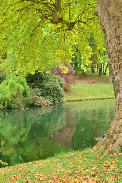 França, o pitoresco parque Messonier de Poissy — Fotografia de Stock