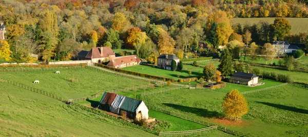 Normandie, el pintoresco pueblo de Rosay sur Lieure — Foto de Stock