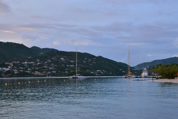 Martinique, schilderachtige stad van Sainte Anne in West-Indië — Stockfoto