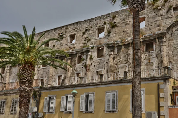 Croácia; cidade pitoresca e histórica de Split, nos Balcãs — Fotografia de Stock