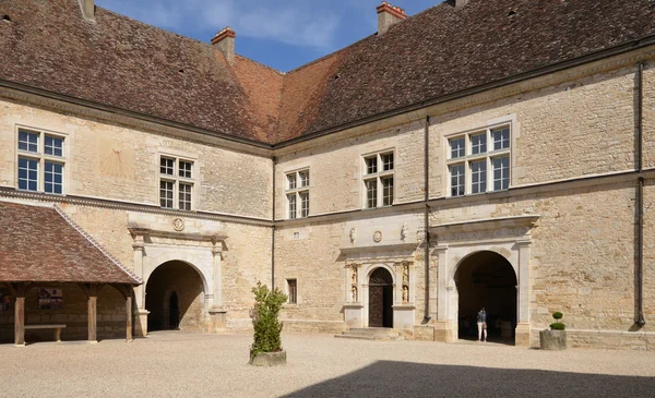 Cote d nebo malebného zámku Le Clos de Vougeot v Bourg — Stock fotografie