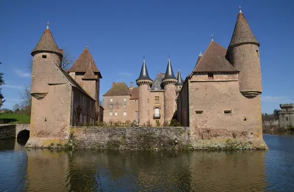 França, pitoresco castelo de La Clayette em Saone et Loire — Fotografia de Stock