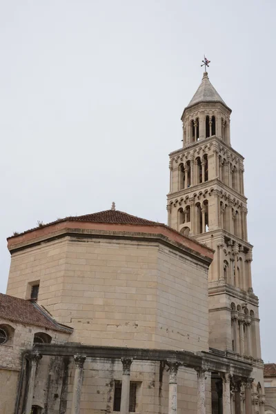 Croacia; pintoresca e histórica catedral de Split en Balka —  Fotos de Stock