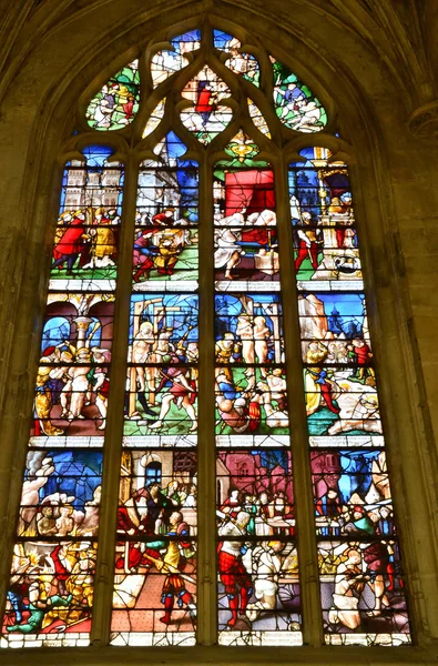 Francie, malebné kolegiátní kostel z Gisors do Normandie — Stock fotografie