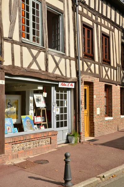 Francia, pintoresco pueblo de Lyons la Foret en Normandía — Foto de Stock