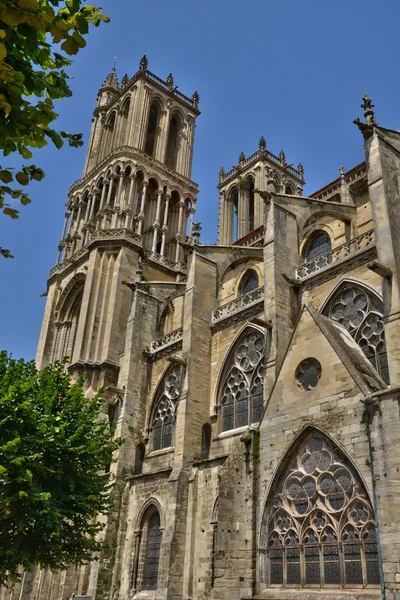 França, a pitoresca cidade de Mantes la Jolie — Fotografia de Stock