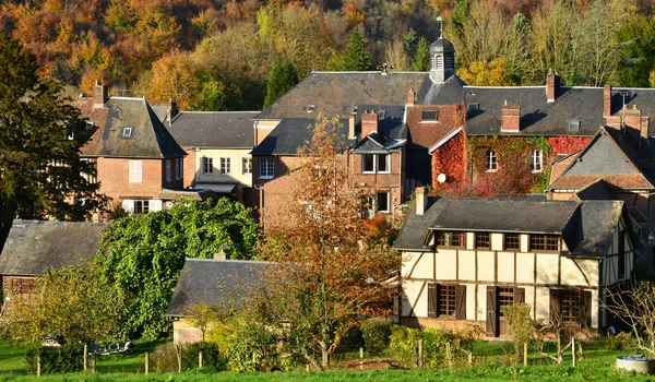 Normandie, de pittoreske dorp van Lyons la Foret — Stockfoto