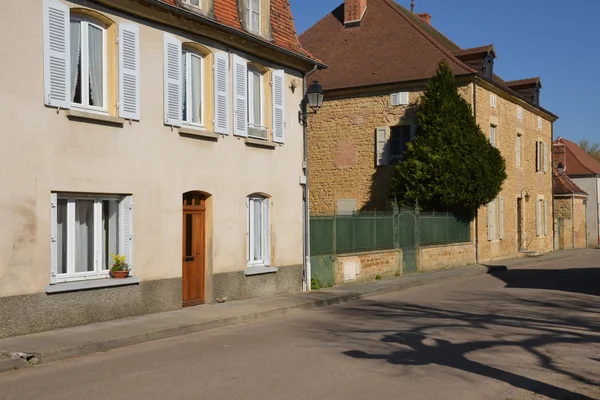 Francia, pintoresco pueblo de MONTCEAUX L ETOILE en Saone et Lo — Foto de Stock