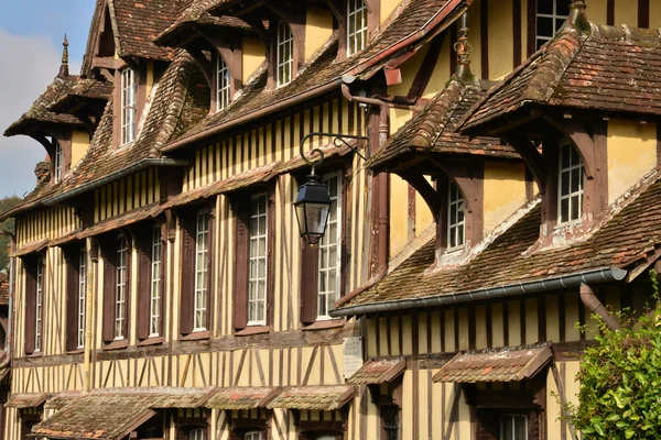 Francie, malebné vesnici Lyons la Foret v Normandie — Stock fotografie