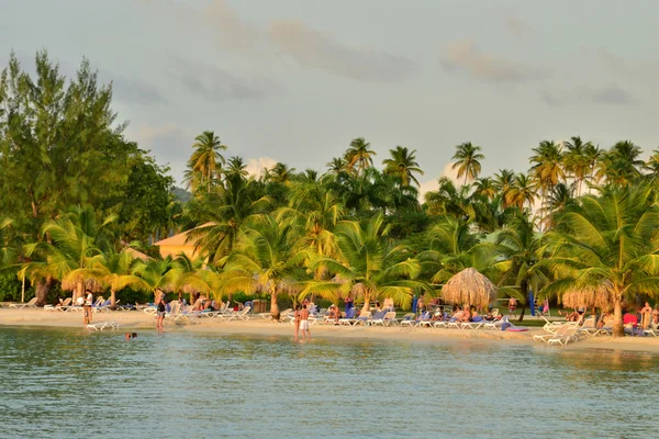 Martinique, malerische stadt sainte anne in westindien — Stockfoto