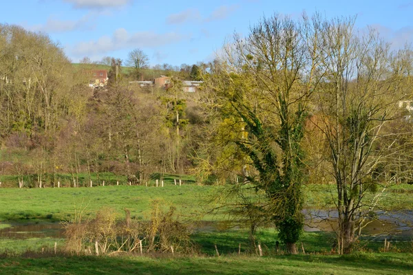 Frankreich, das malerische Dorf gaillon sur montcient — Stockfoto