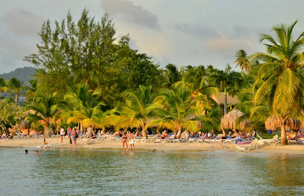 Martinique, schilderachtige stad van Sainte Anne in West-Indië — Stockfoto