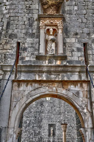 Хорватия, старый и живописный город Дубровник — стоковое фото