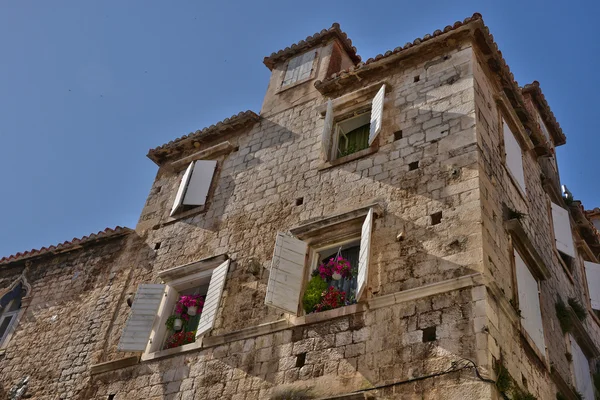 Croazia; pittoresca e storica città di Trogir nei Balcani — Foto Stock