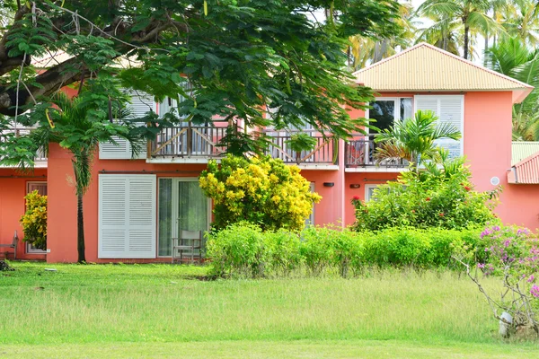 Martinique, Batı Hint Adaları 'ndaki Sainte Anne' in pitoresk şehri. — Stok fotoğraf