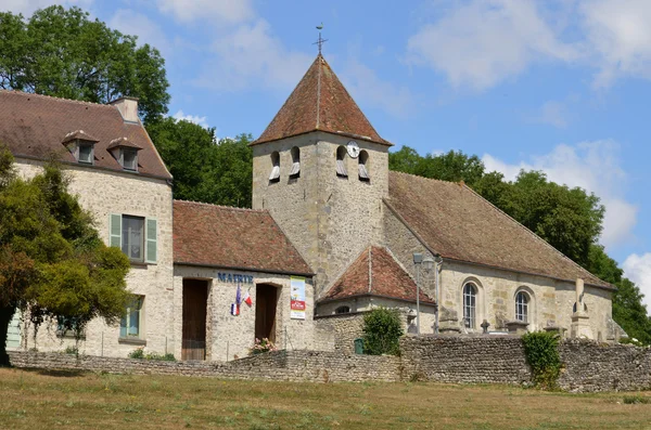 Ile de france, malerisches dorf des heiligen cyr en arthies — Stockfoto