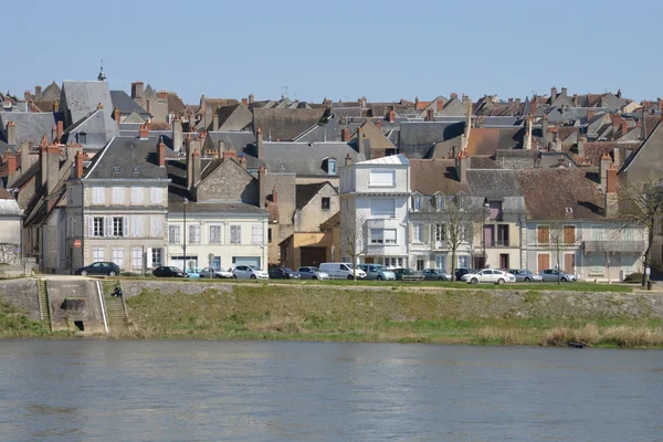 França, cidade pitoresca de La Charite sur Loire em Bourgogne — Fotografia de Stock