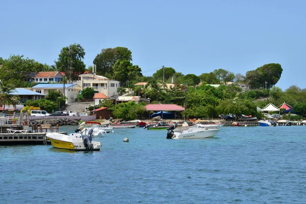 Martinique, schilderachtige stad van Sainte Anne in West-Indië — Stockfoto