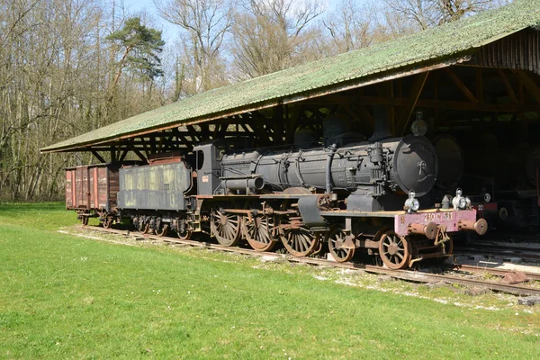 Yonne, das malerische dorf des heiligen fargeau — Stockfoto