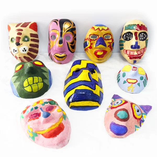 papier-mache yapılan çocuk maskeleri